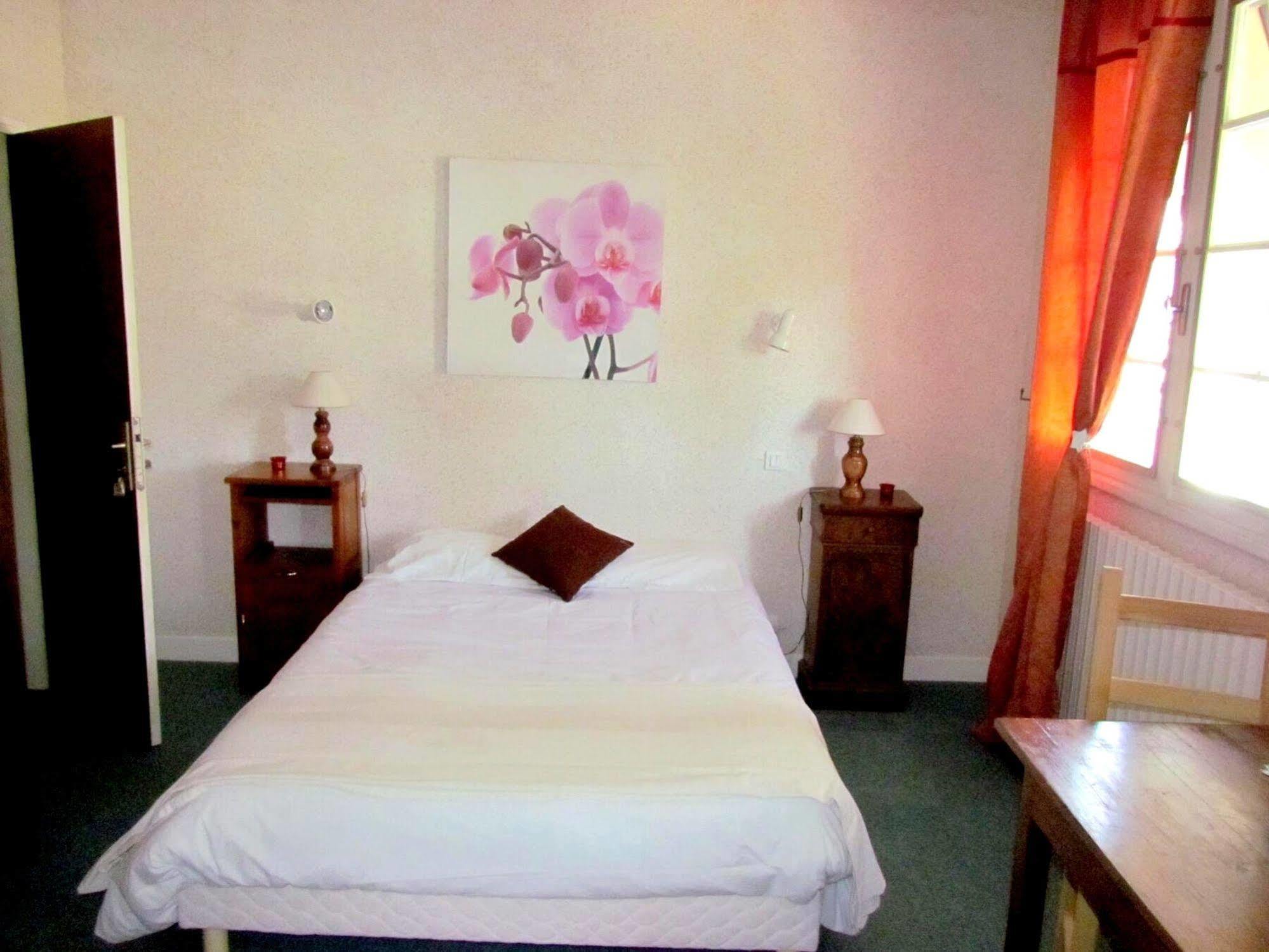 Logis Hotel Restaurant L'Oustal Naves  Екстер'єр фото